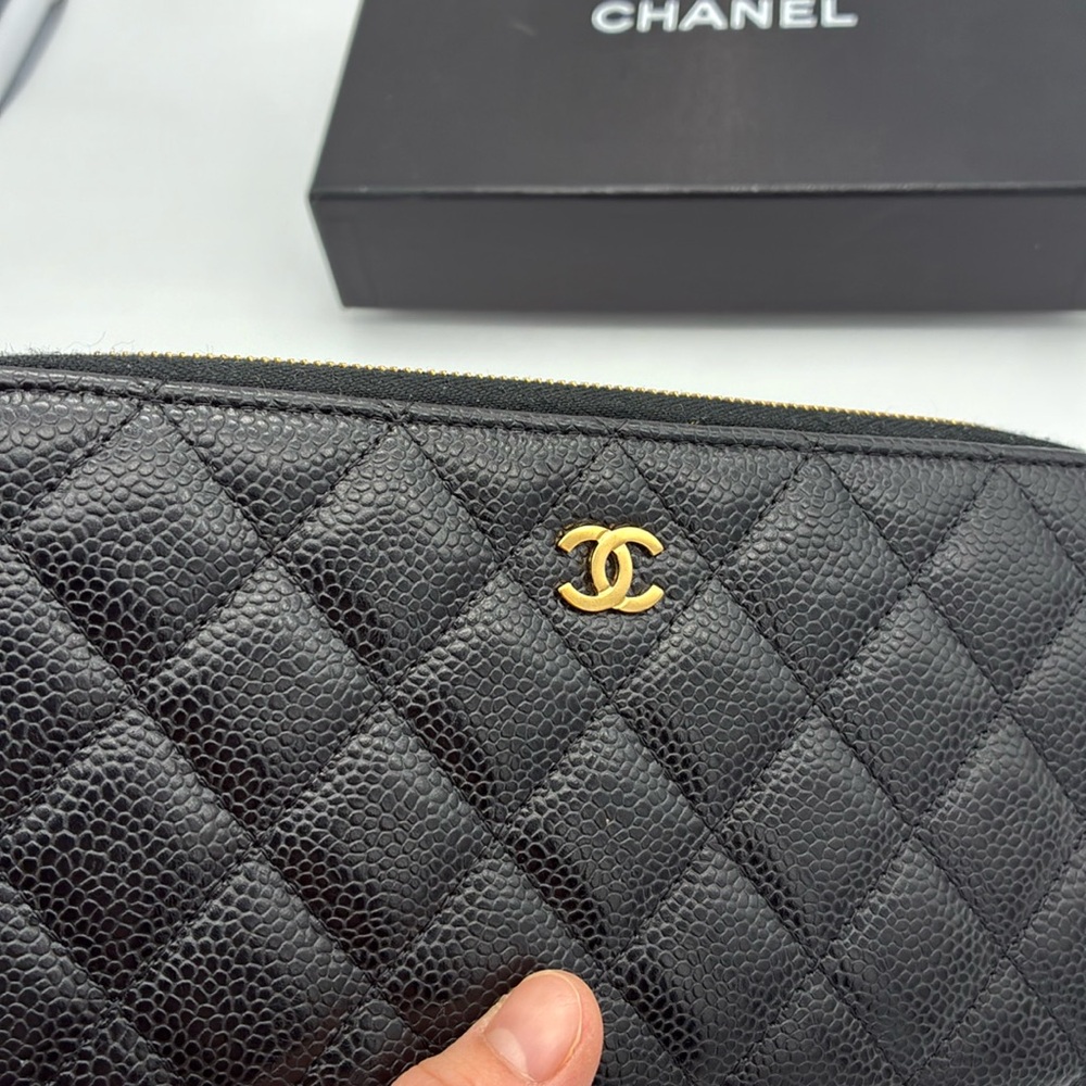CHANEL CC GOLD HARDWARE BLACK QUILTED ZIP AROUND CAVIAR WALLET WITH BOX - Picture 17 of 17
